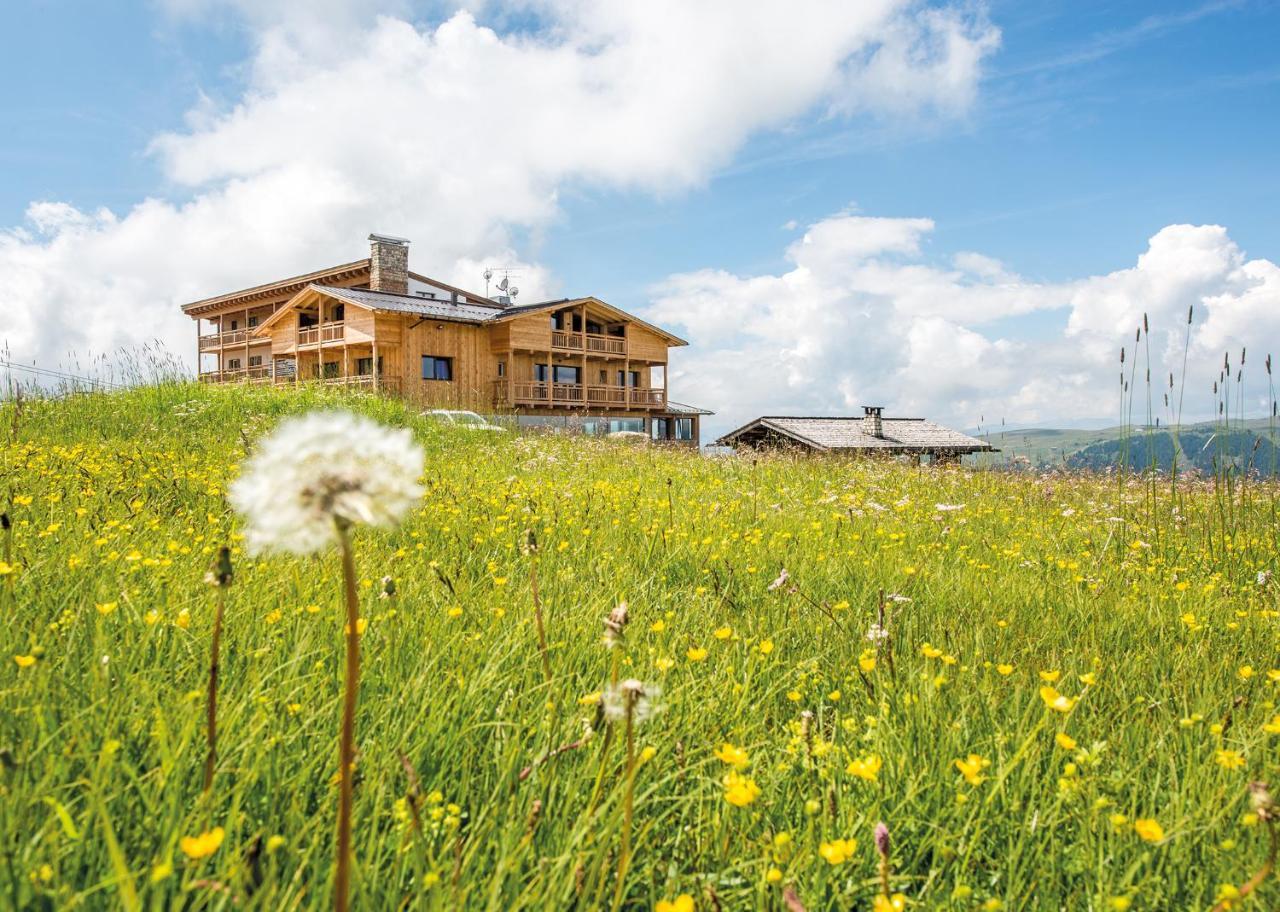 Hotel Goldknopf Alpe Di Siusi Exterior photo